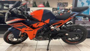 2025-ktm-rc-390-performance-lightweight-speed-enthusiasts